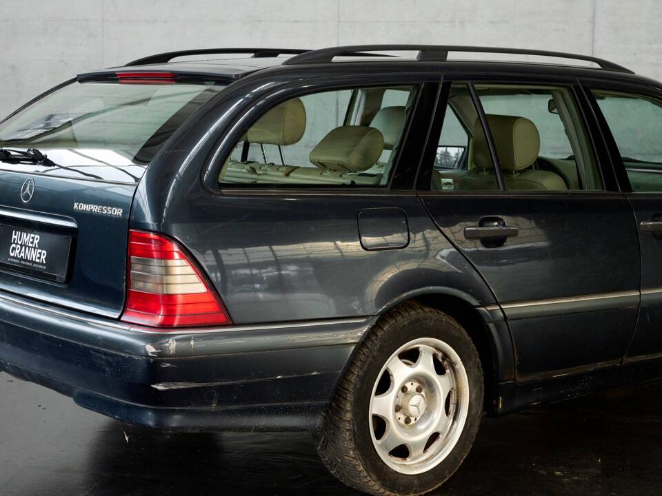 Bild 12/45 von Mercedes-Benz C 230 Kompressor T (1999)