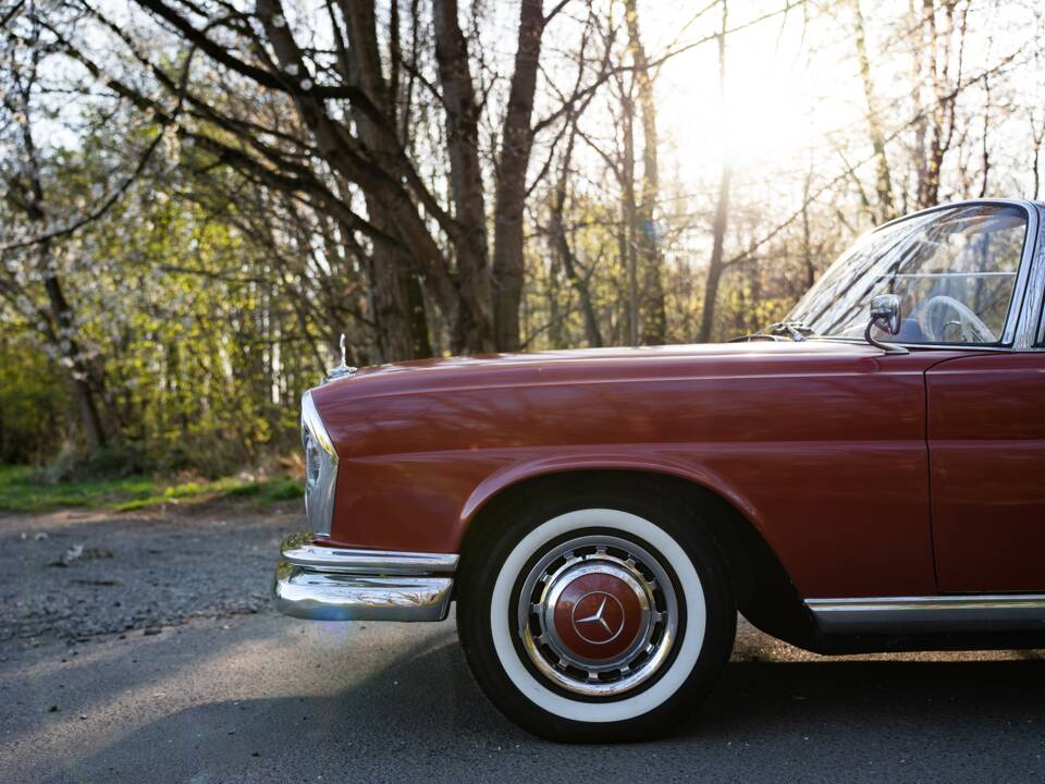 Afbeelding 3/14 van Mercedes-Benz 220 SE b (1963)