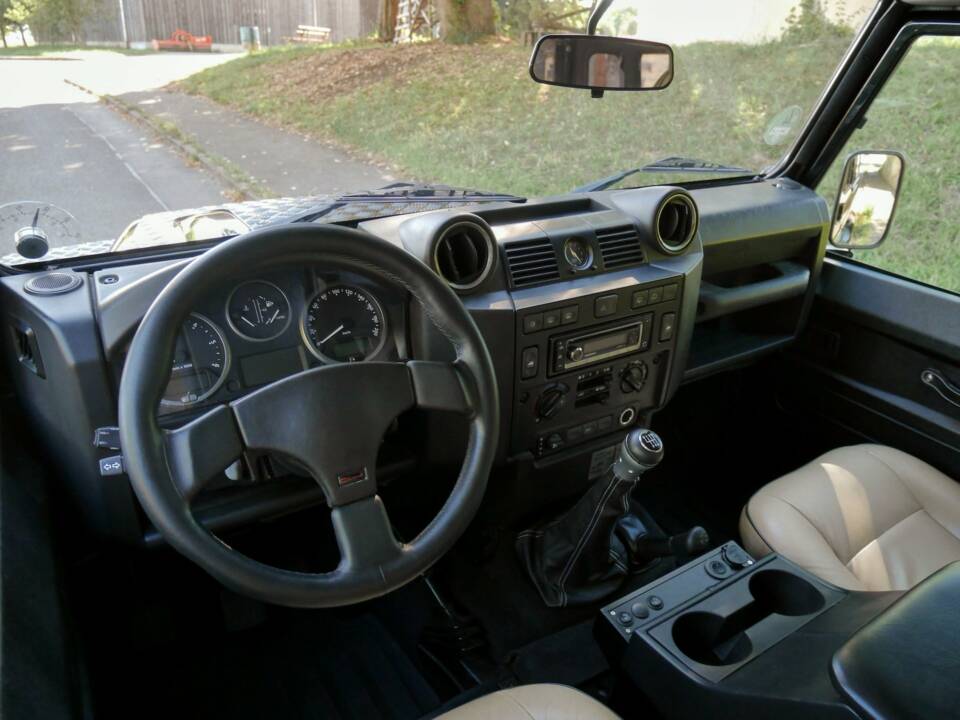 Image 18/50 of Land Rover Defender 110 (1900)