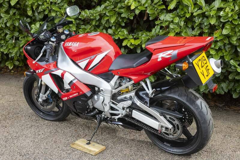 Image 22/33 of Yamaha YZF-R1 (2001)