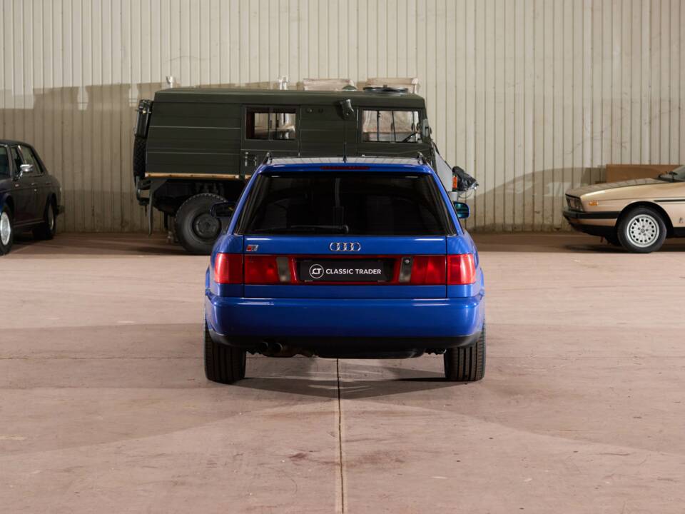 Image 18/113 of Audi S6 Plus Avant (1996)