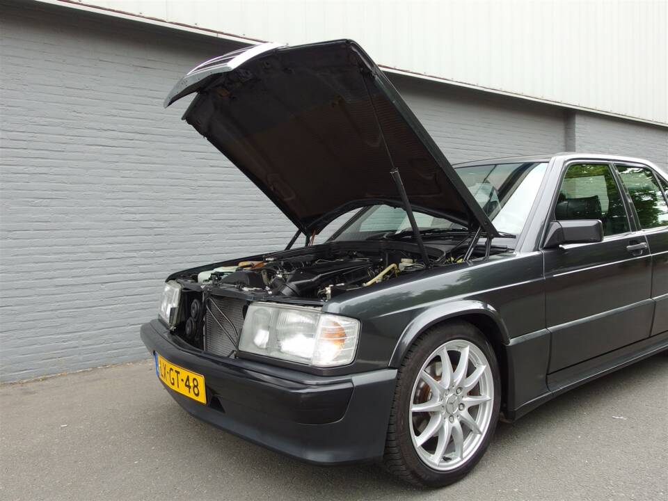 Immagine 79/98 di Mercedes-Benz 190 E 2.3-16 (1985)