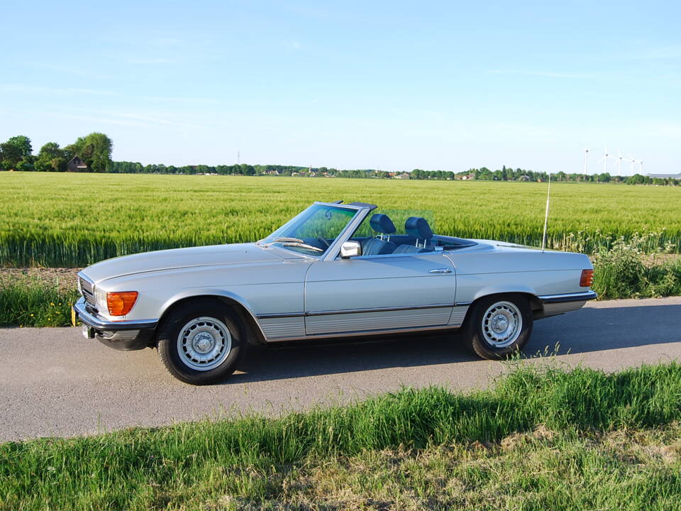 Image 33/87 of Mercedes-Benz 280 SL (1982)