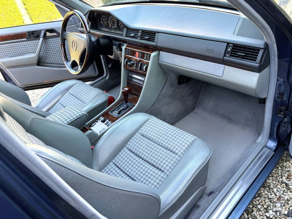 Image 6/24 of Mercedes-Benz 500 E (1993)