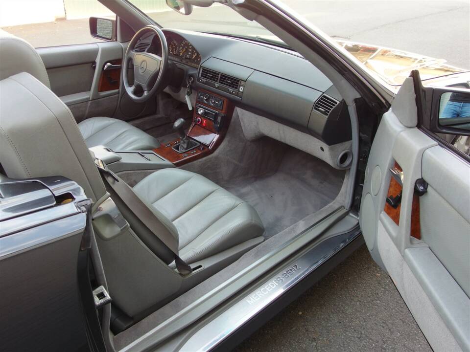 Image 68/96 of Mercedes-Benz 300 SL (1992)
