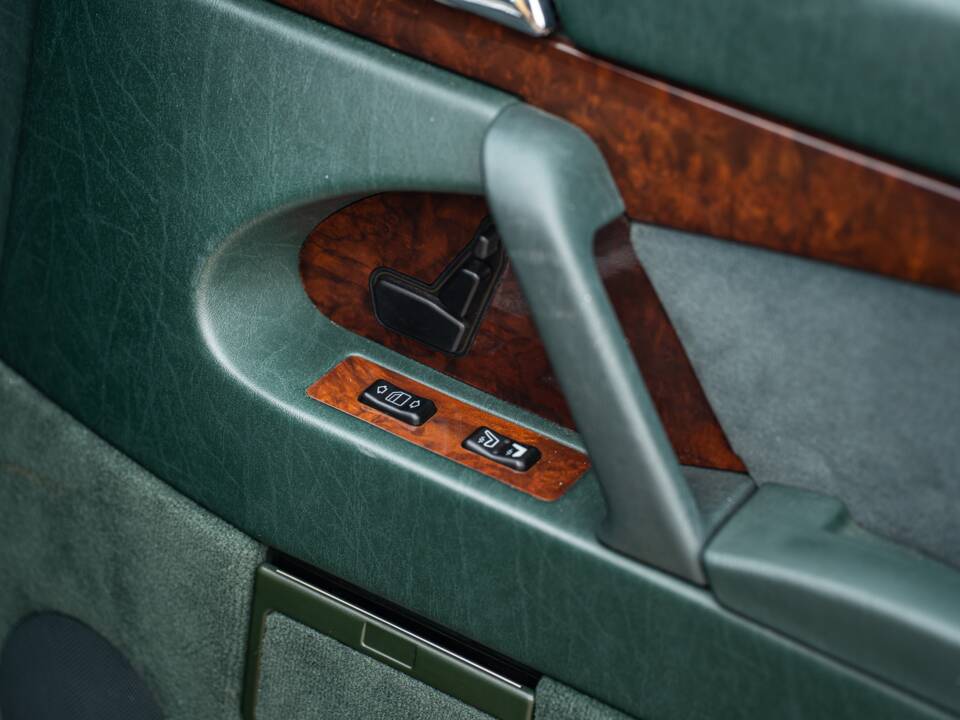 Image 45/54 of Mercedes-Benz 500 SEL (1992)