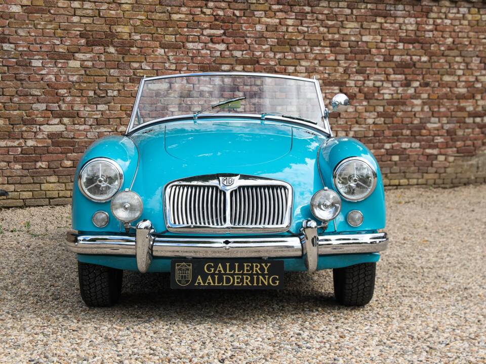 Image 5/50 of MG MGA 1600 (1958)