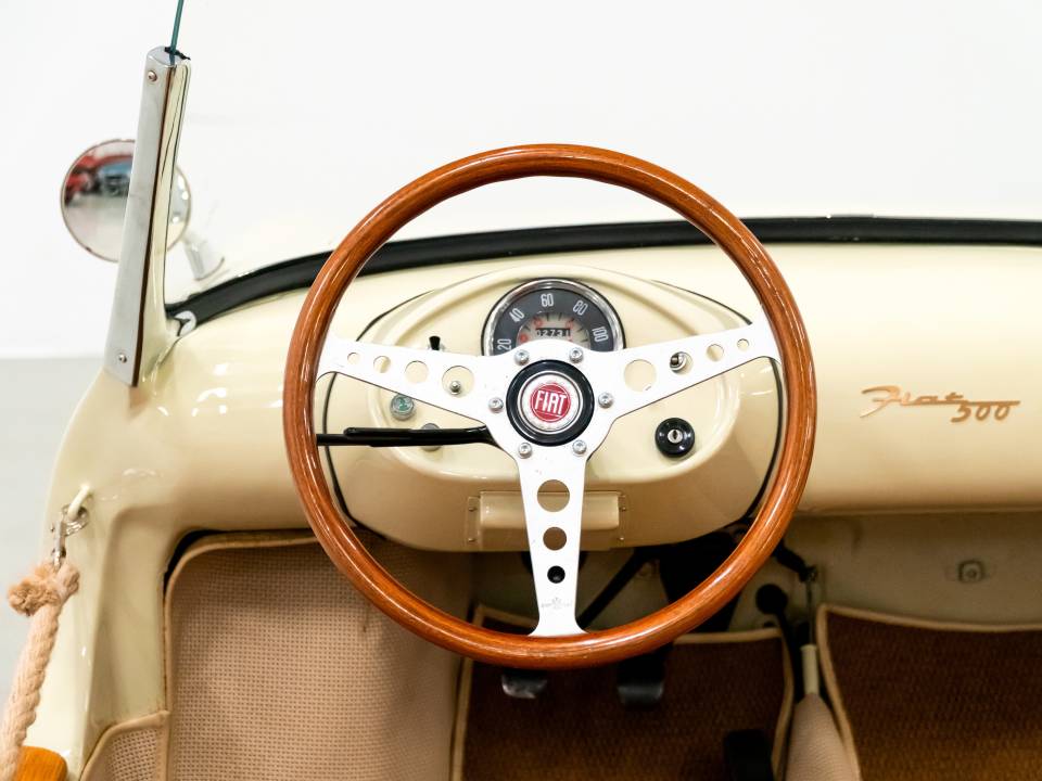 Image 21/32 of FIAT 500 Savio Spider Elegance (1963)