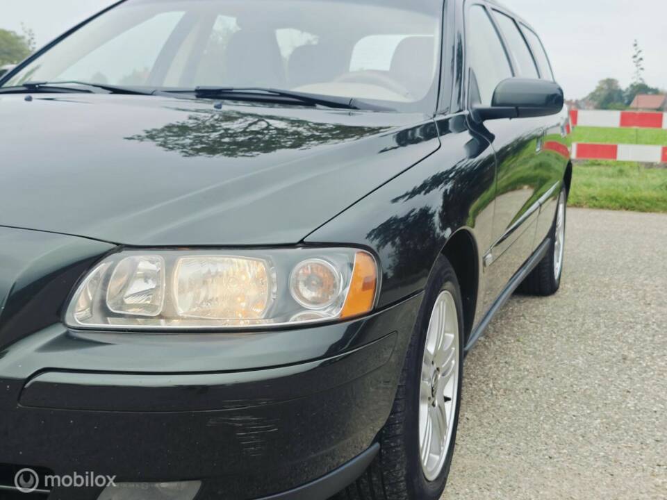 Imagen 13/40 de Volvo V 70 2.4 (2005)
