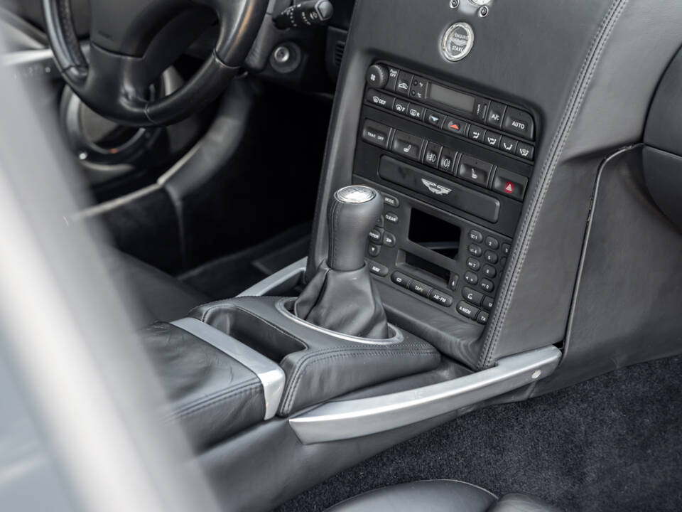 Image 5/56 of Aston Martin V12 Vanquish S (2005)