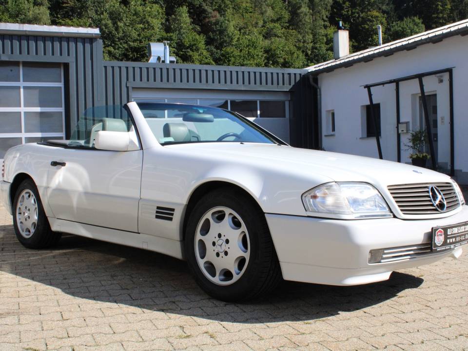 Imagen 3/22 de Mercedes-Benz 500 SL (1993)
