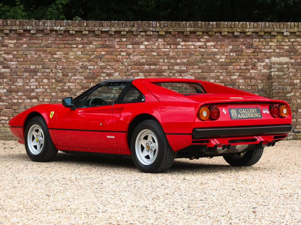 Image 37/50 de Ferrari 308 GTSi (1981)
