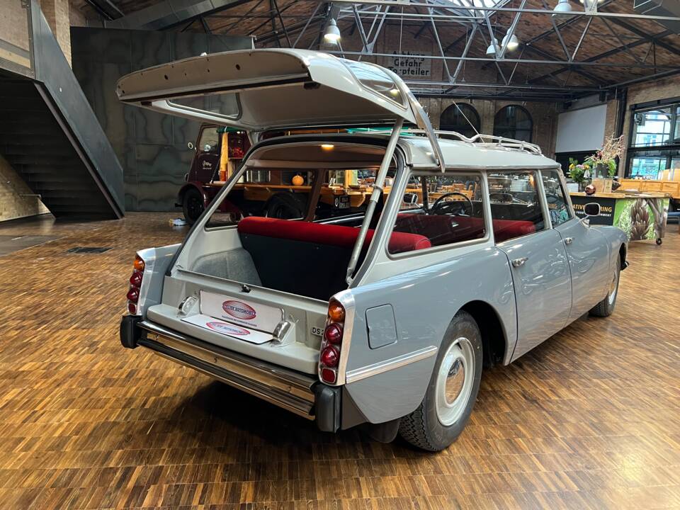 Image 25/30 of Citroën DS 20 Familiale (1970)