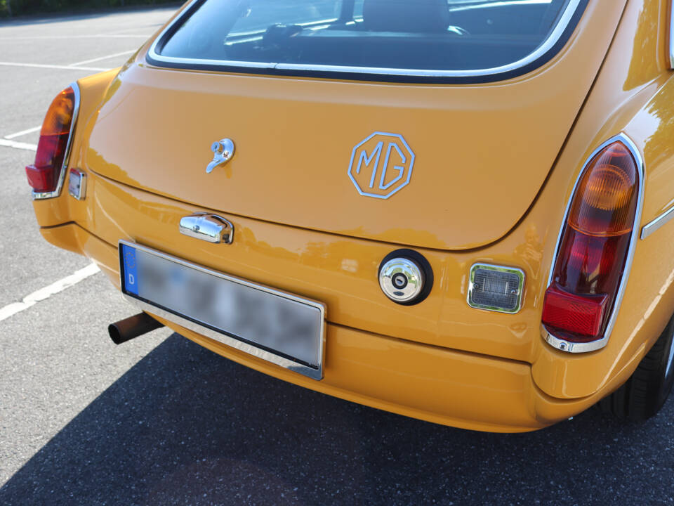 Image 8/19 of MG MGB GT (1978)