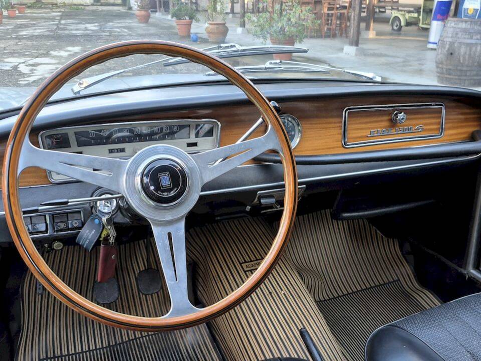 Image 27/54 de FIAT 1300 Vignale (1965)
