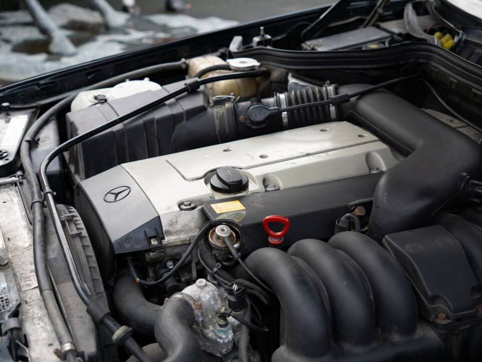 Bild 38/42 von Mercedes-Benz E 320 (1995)