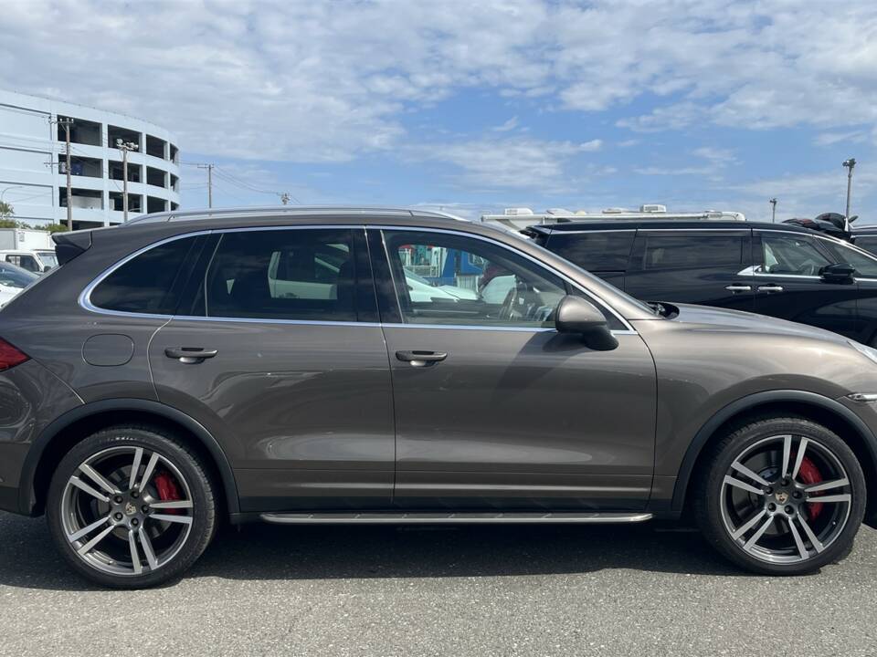 Image 8/51 de Porsche Cayenne Turbo (2011)