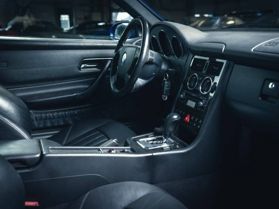 Afbeelding 12/15 van Mercedes-Benz SLK 32 AMG (2002)