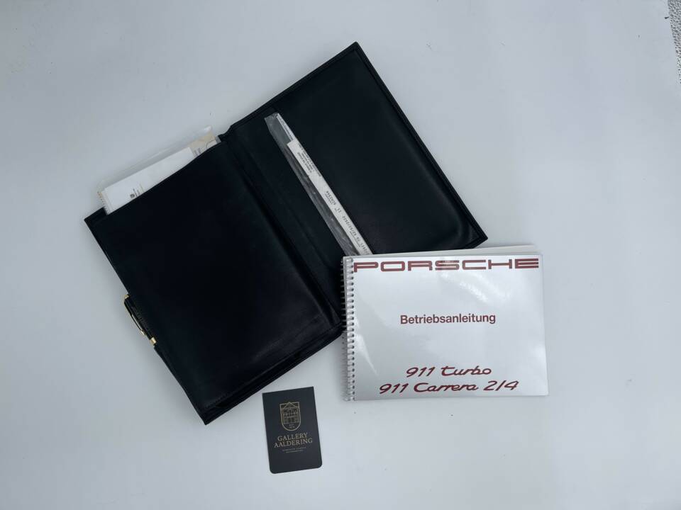 Image 9/50 of Porsche 911 Carrera 2 "America Roadster" (1993)