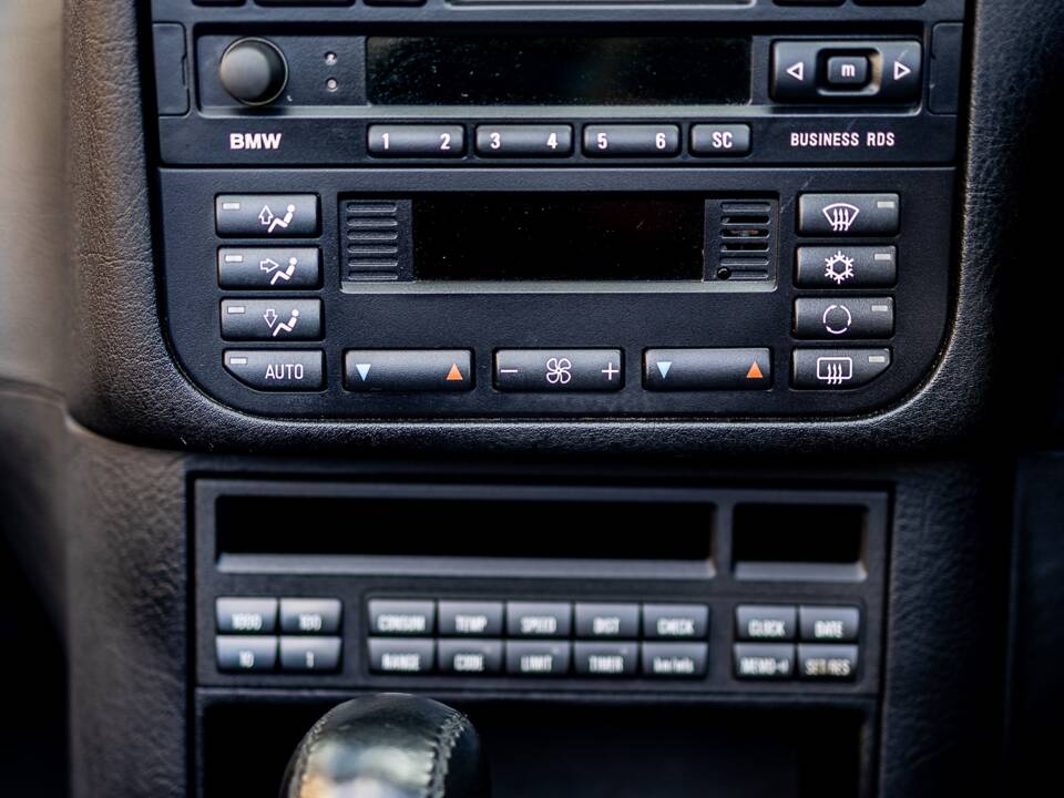 Image 37/49 of BMW 328i (1998)