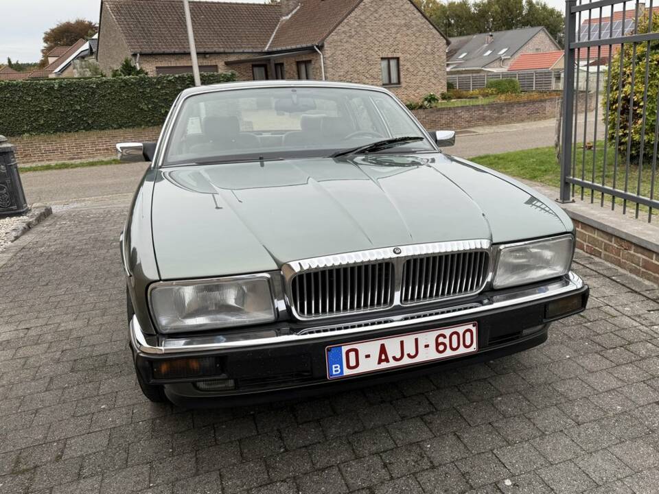 Obraz 1/8 pojazdu Daimler XJ 6 4.0 (1993)