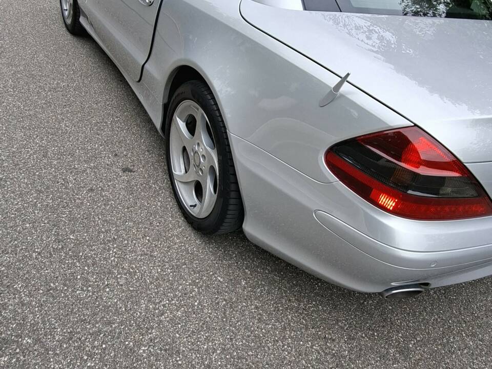 Image 9/30 of Mercedes-Benz SL 350 "Edition 50" (2004)