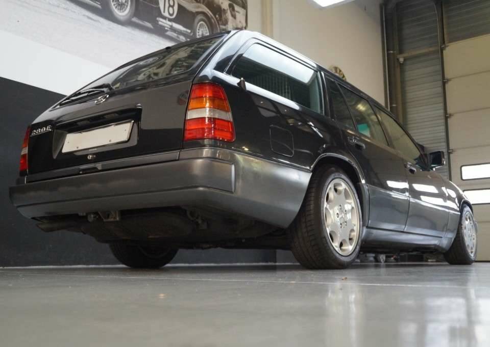 Bild 32/50 von Mercedes-Benz E 280 T (1994)