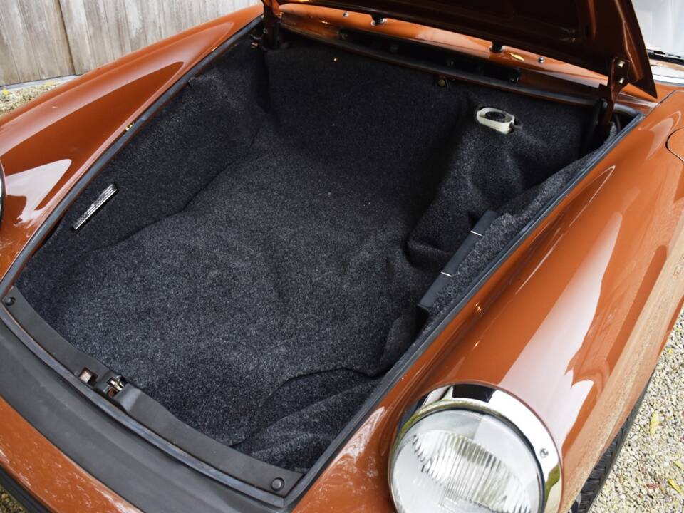 Image 30/37 de Porsche 911 Carrera 3.0 (1977)