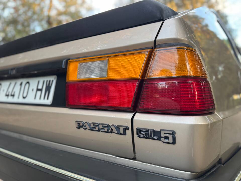 Image 15/57 of Volkswagen Passat 2.0 (1987)