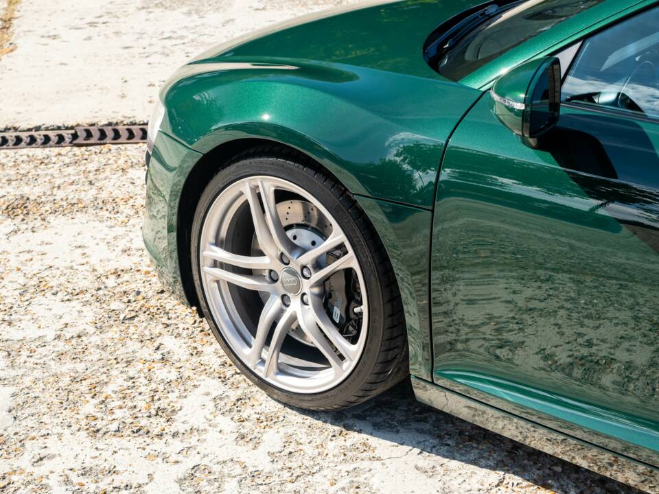 Image 18/33 of Audi R8 (2007)