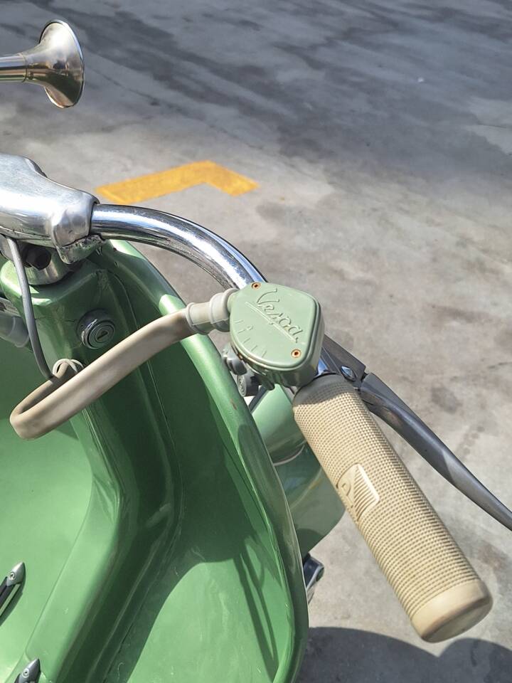Bild 49/51 von Piaggio Vespa 125 (1956)