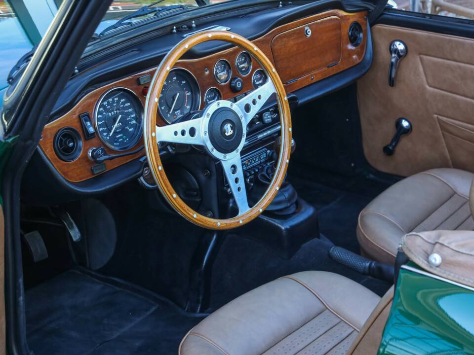 Immagine 3/50 di Triumph TR 6 (1976)