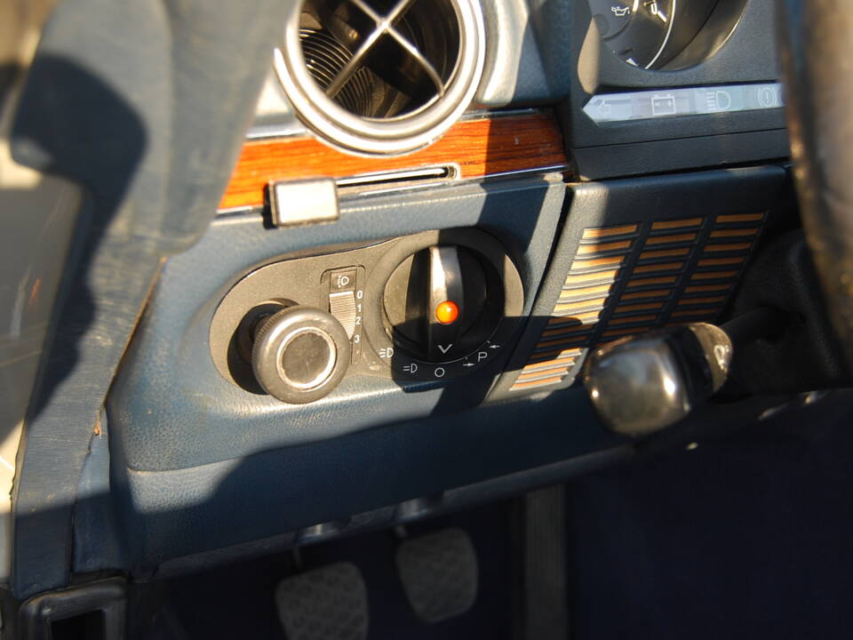 Image 74/87 of Mercedes-Benz 280 SL (1982)
