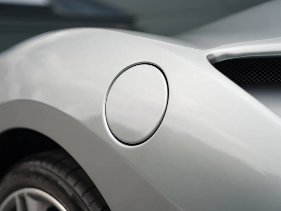 Image 44/50 of Ferrari 488 GTB (2017)