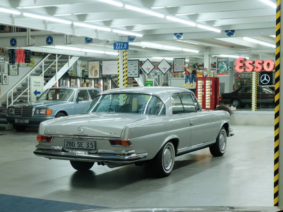 Image 11/50 of Mercedes-Benz 280 SE 3,5 (1970)
