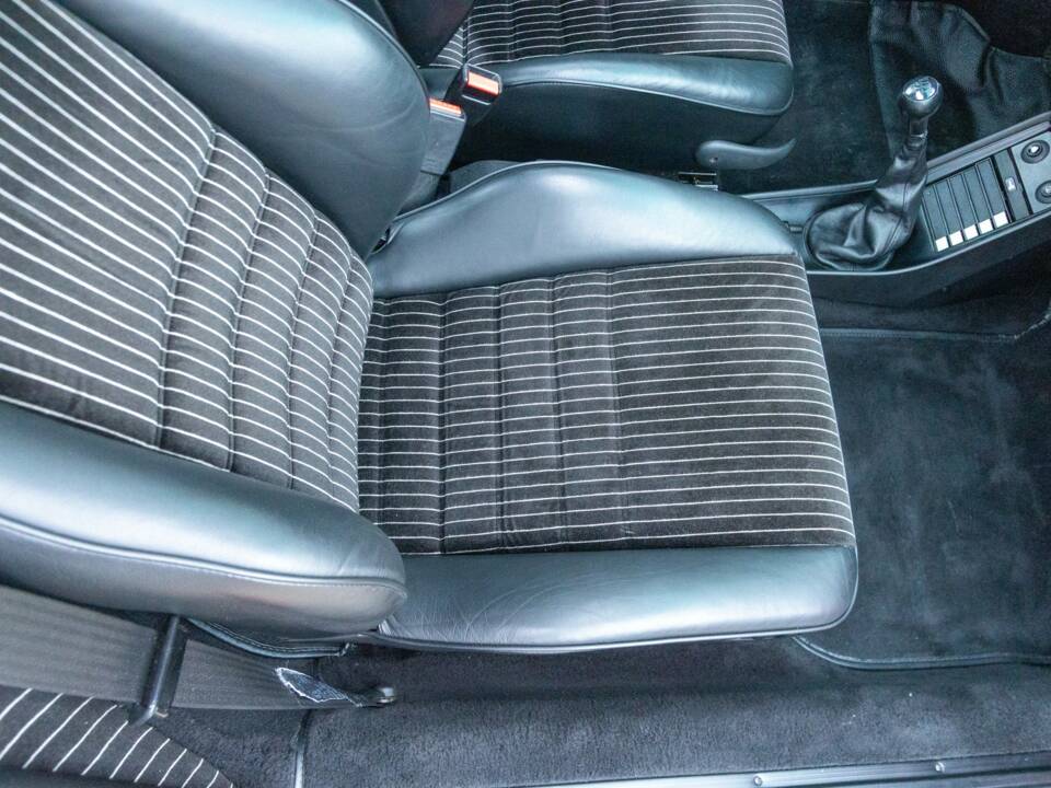 Bild 50/50 von Porsche 911 Carrera 3.2 (1988)