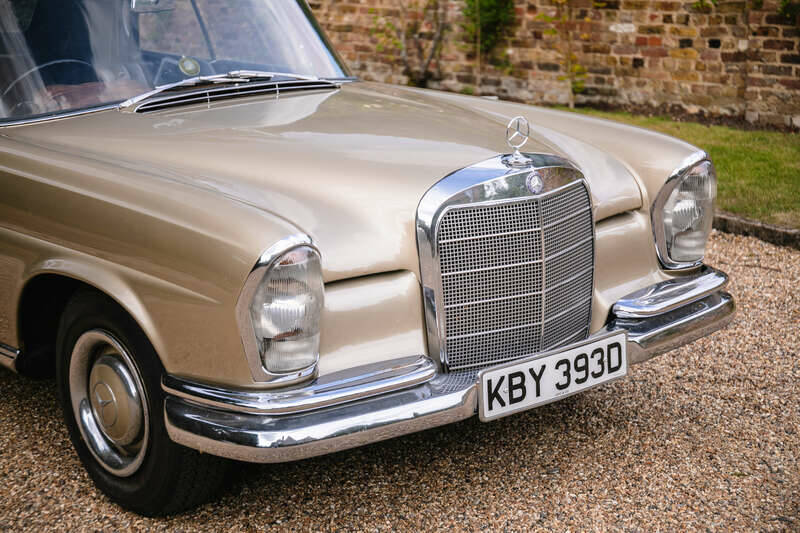 Image 8/50 of Mercedes-Benz 250 SE (1966)