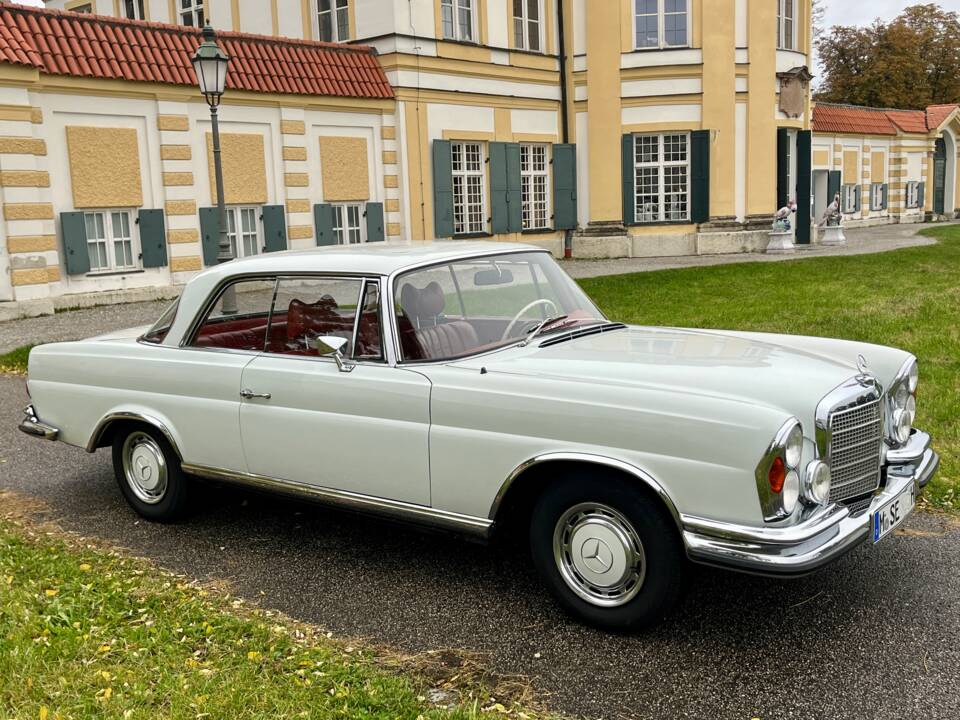 Image 13/75 of Mercedes-Benz 280 SE 3,5 (1971)