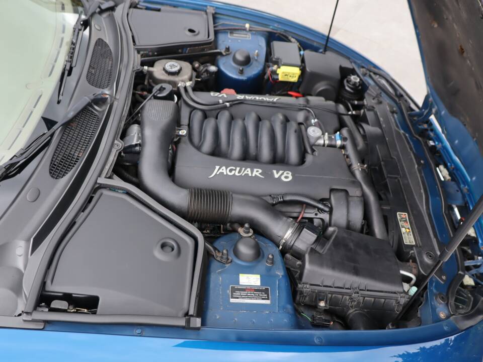 Image 23/50 de Jaguar XK8 4.0 (1997)