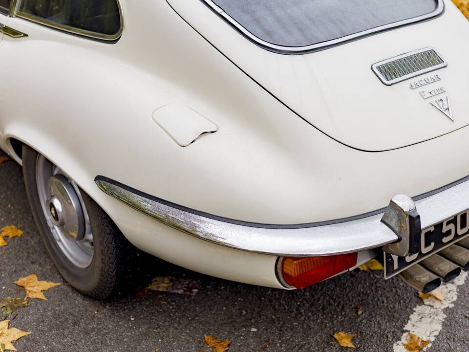 Image 10/50 de Jaguar Type E V12 (2+2) (1972)