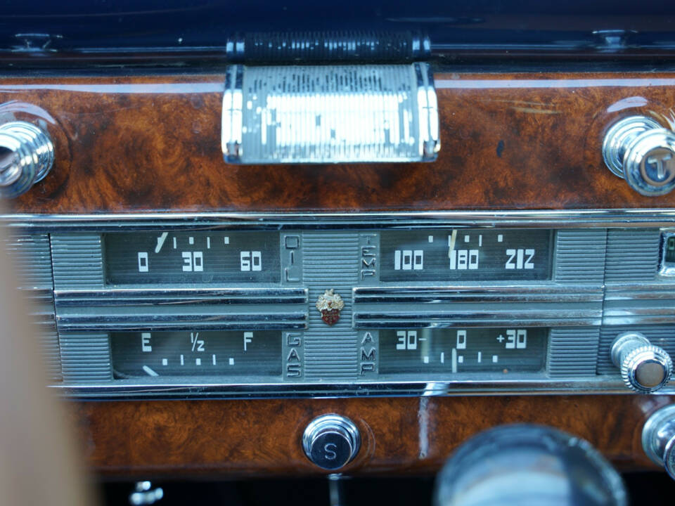 Image 19/50 of Packard eight (1937)