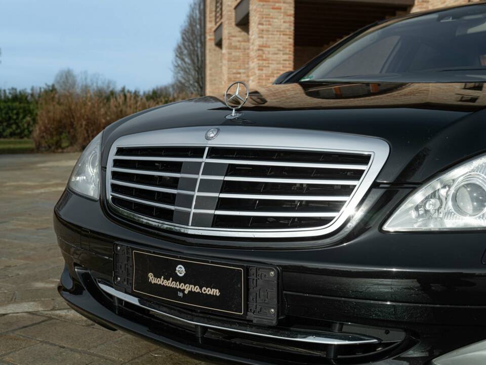 Image 18/50 of Mercedes-Benz S 600 L (2007)