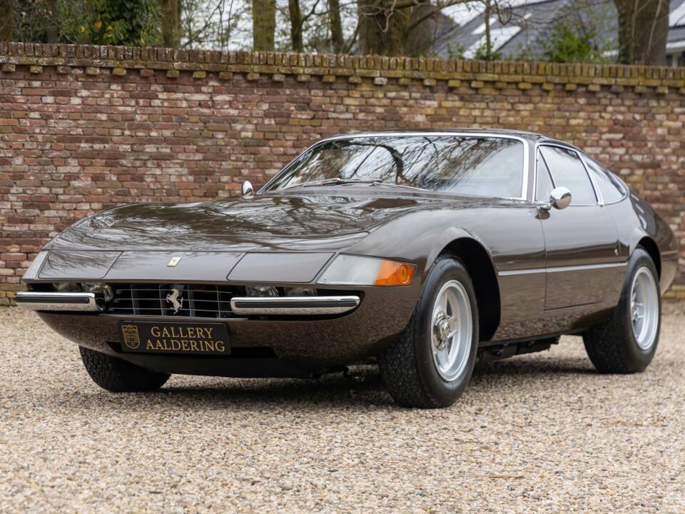 Image 7/50 de Ferrari 365 GTB/4 Daytona (1974)