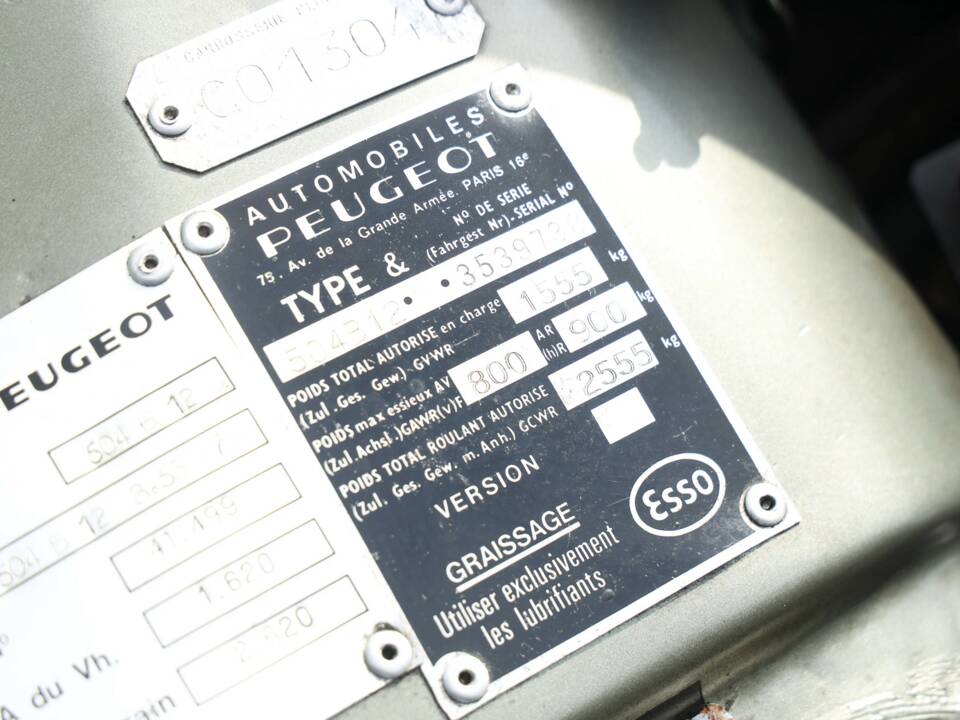 Image 32/50 of Peugeot 504 Convertible (1981)