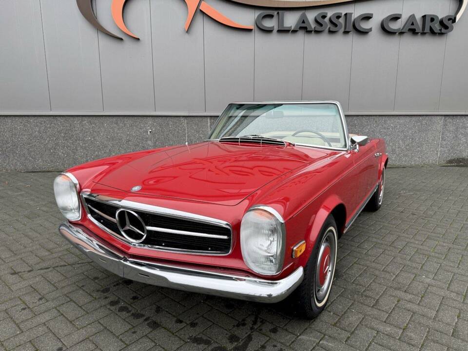 Image 13/36 de Mercedes-Benz 280 SL (1968)
