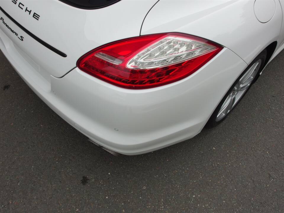 Image 35/98 of Porsche Panamera S (2010)