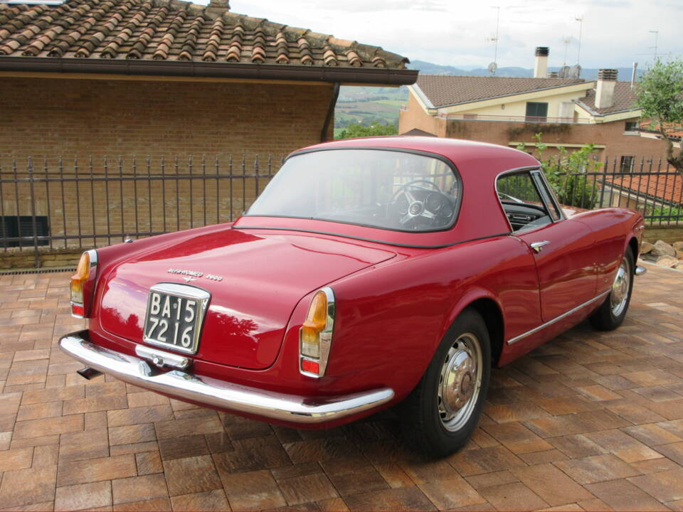 Image 9/40 of Alfa Romeo 2600 Spider (1966)