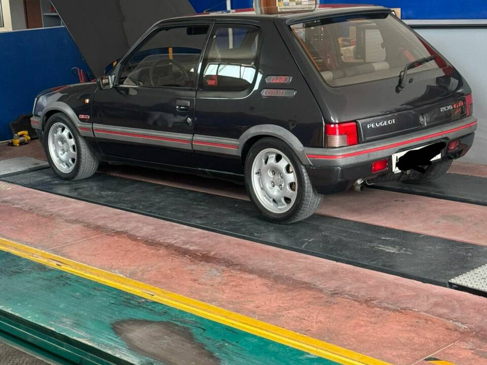 Immagine 2/6 di Peugeot 205 GTi 1.9 (1987)