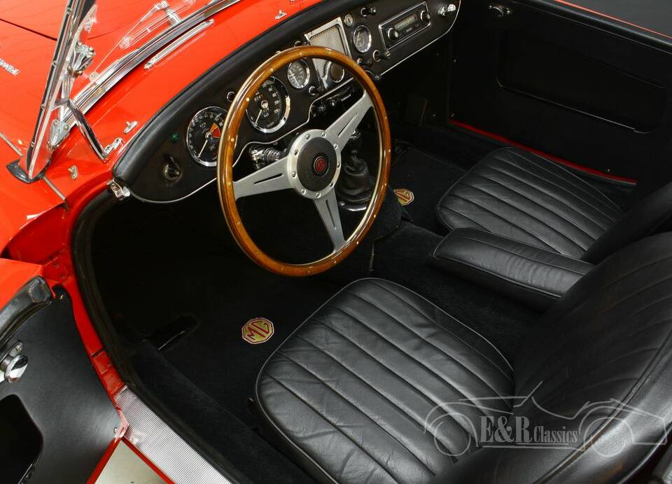 Image 2/8 of MG MGA 1600 (1962)