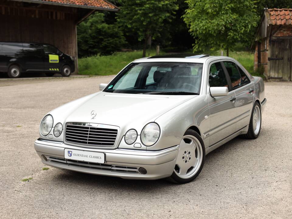 Image 7/98 de Mercedes-Benz E 50 AMG (1996)